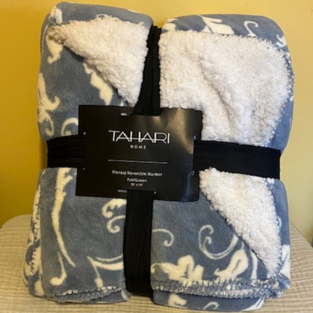 Tahari Home reversible blanket Full/Queen 90 x 90